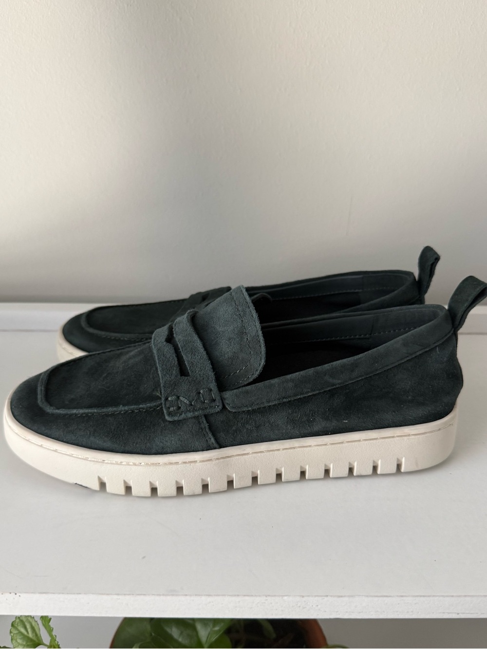 Vionic loafer Sacrab Sue‎ Suede Slip-On Loafers